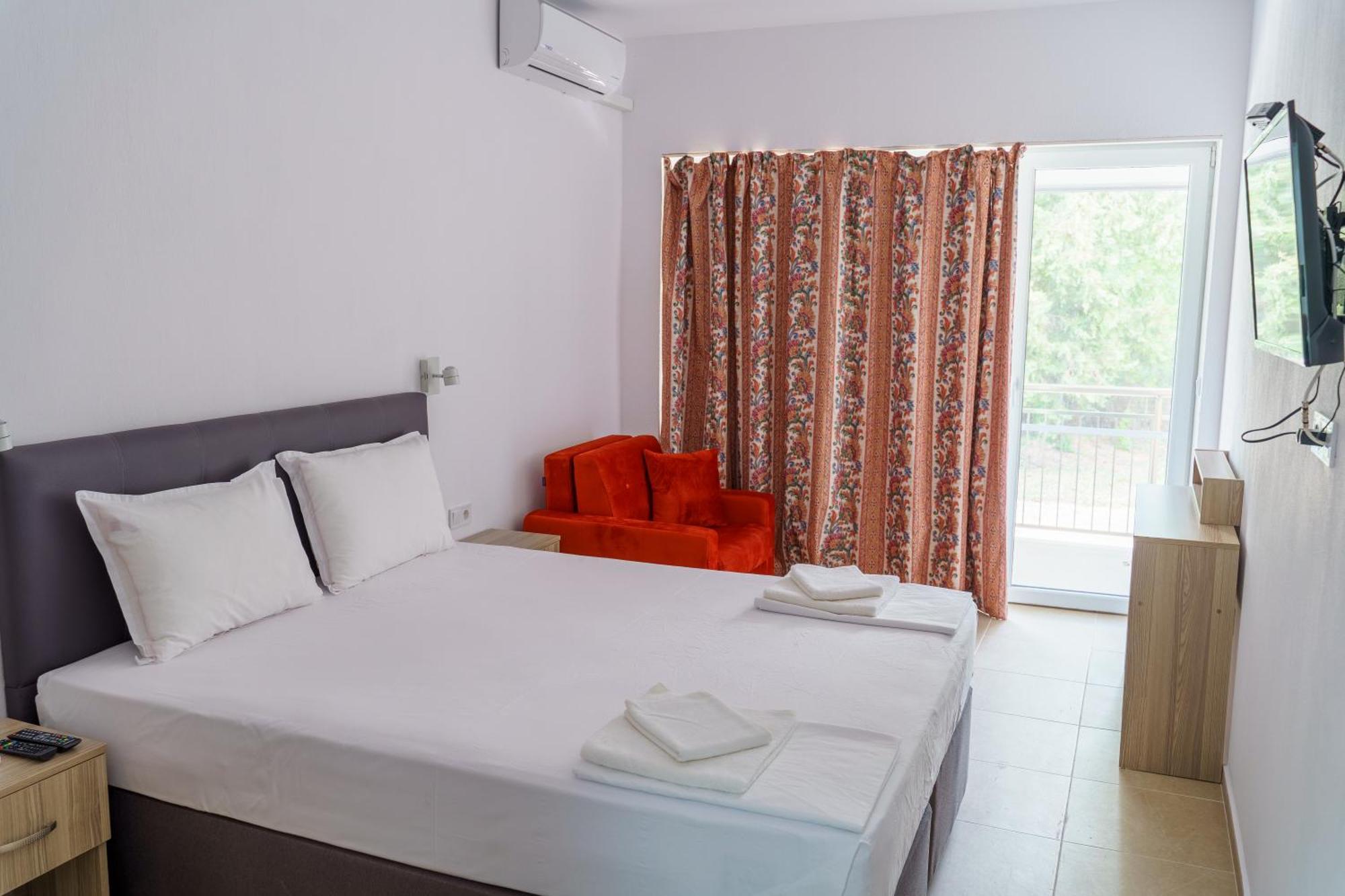 Hotel Navi Shabla Exterior photo