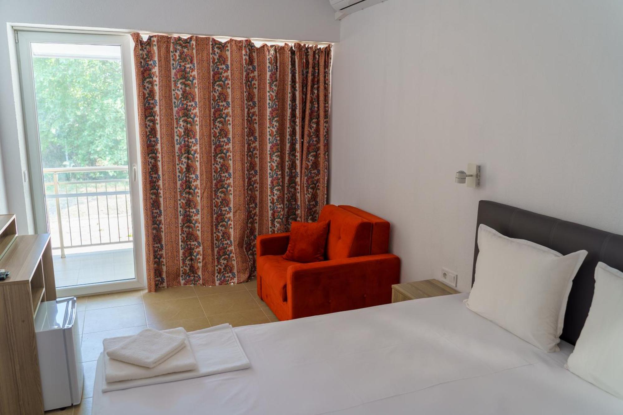 Hotel Navi Shabla Exterior photo